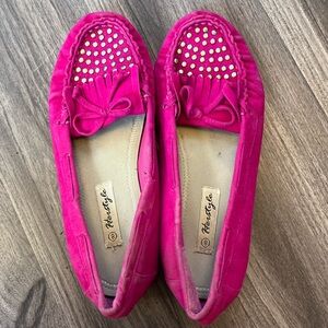 Vibrant Pink Moccasins with Studded Bow Design